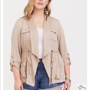 LIGHT WEIGHT DRAPE FRONT ANORAK